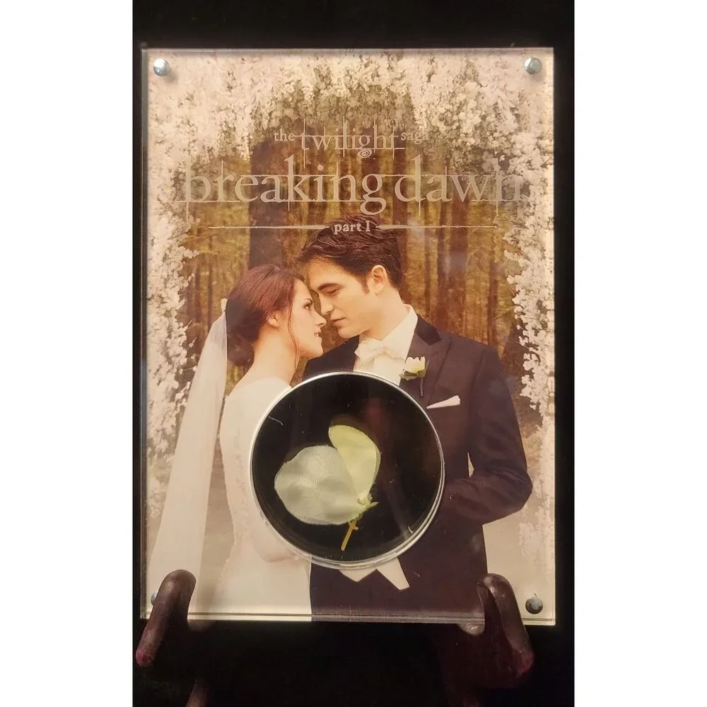 Official Collectible Wedding Photo and Flower Movie Prop from Breaking Dawn Part - Picture 8 of 12